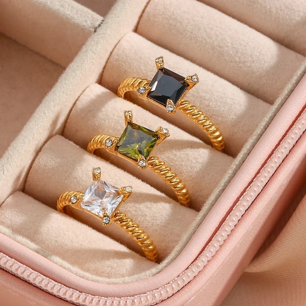 Solitaire rings - Picture 2 of 3